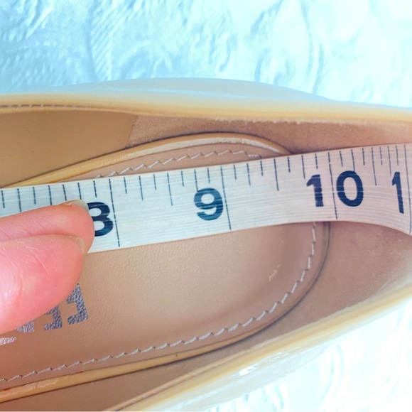 Salvatore Ferragamore beige bow pumps - Picture 9 of 11